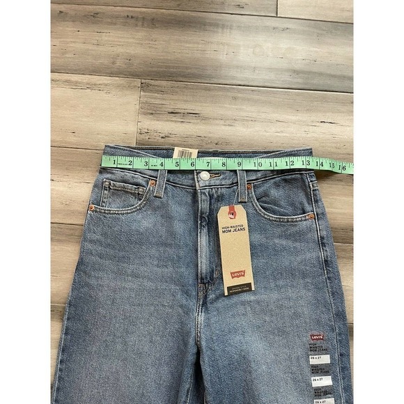 NWT Levi's High Waisted Mom Jean's Medium Wash Size 26 26x27 - Picture 5 of 8
